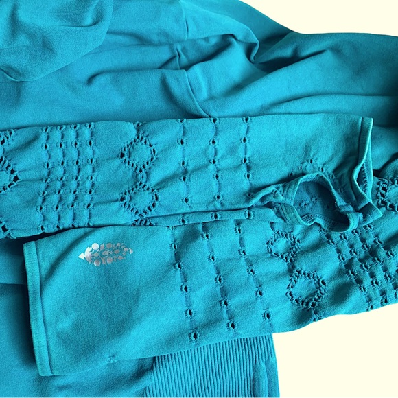 FP Movement Good Karma Hoodie in Tropical Cabana. Size XS/S. - Picture 8 of 9